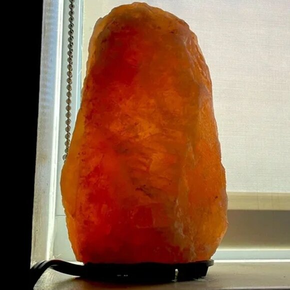 Himalayan Salt Lamp Working on the Picture - Picture 1 of 1